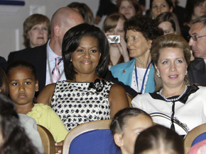 Жена и дочери Обамы посетили концерт русского народного искусства